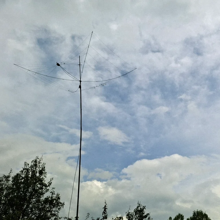 our ultra light cobweb antenna installed by our client lz1aq